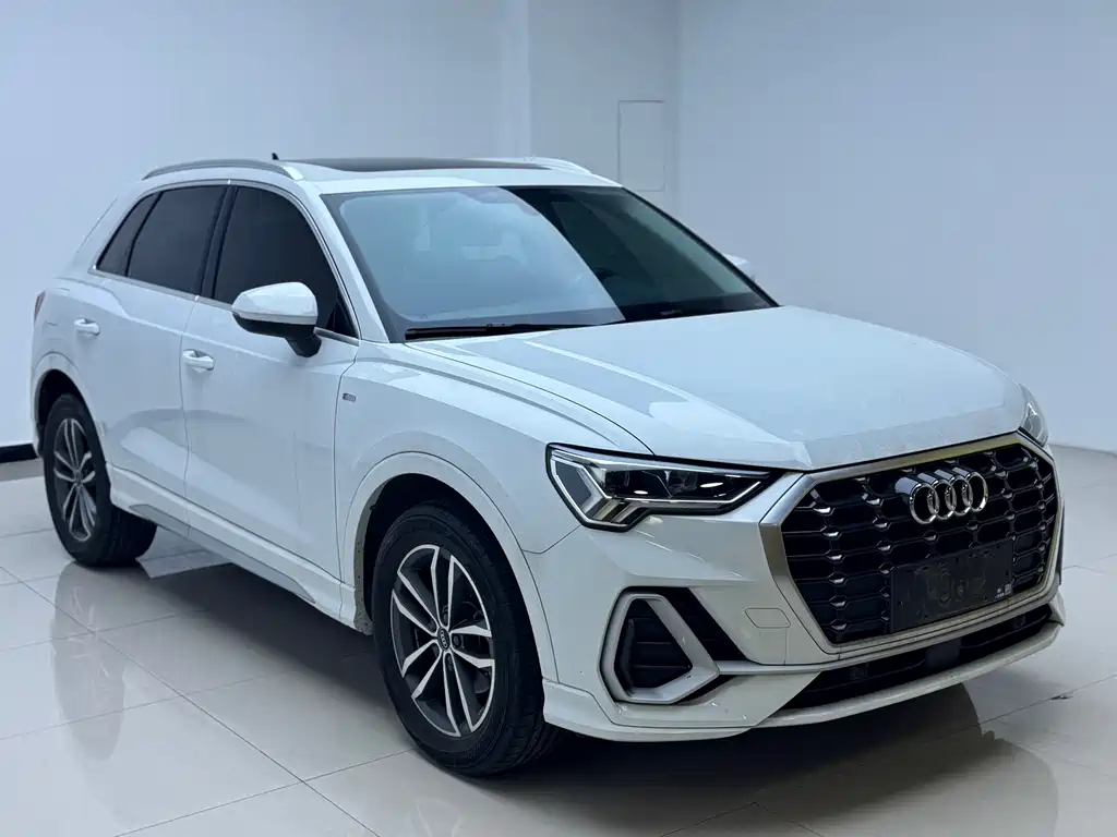 Audi Q3 2022 35 TFSI aggressive and dynamic купить на сайте DeffCars