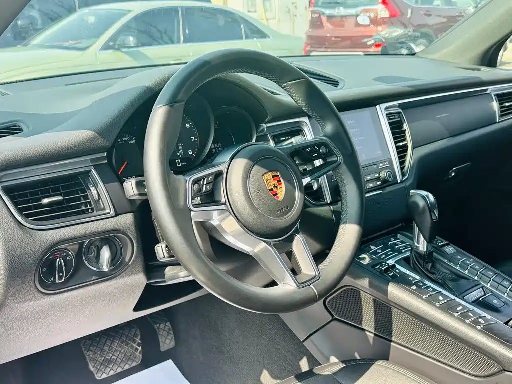 Macan 2017 Macan 2.0T купить на сайте DeffCars