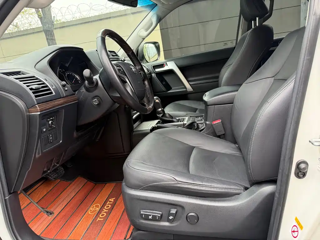 Prado 2018 3.5L automatic VX NAVI rear mounted spare tire купить на сайте DeffCars