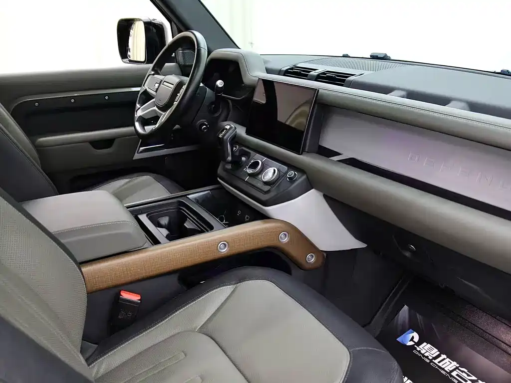Land Rover Defender 2022 90 2.0T P300 X-DYNAMIC HSE купить на сайте DeffCars