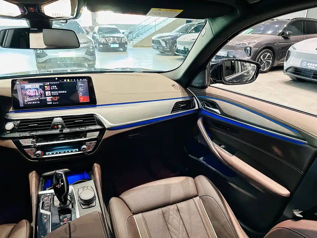 BMW 5 Series 2022 Facelift Three 530Li Exclusive M Sports Package купить на сайте DeffCars