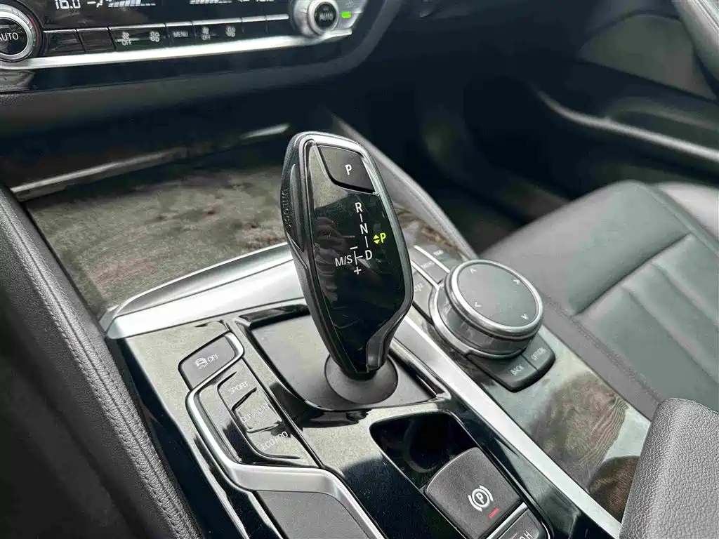 BMW 5 Series 2018 525Li M Sports Package купить на сайте DeffCars