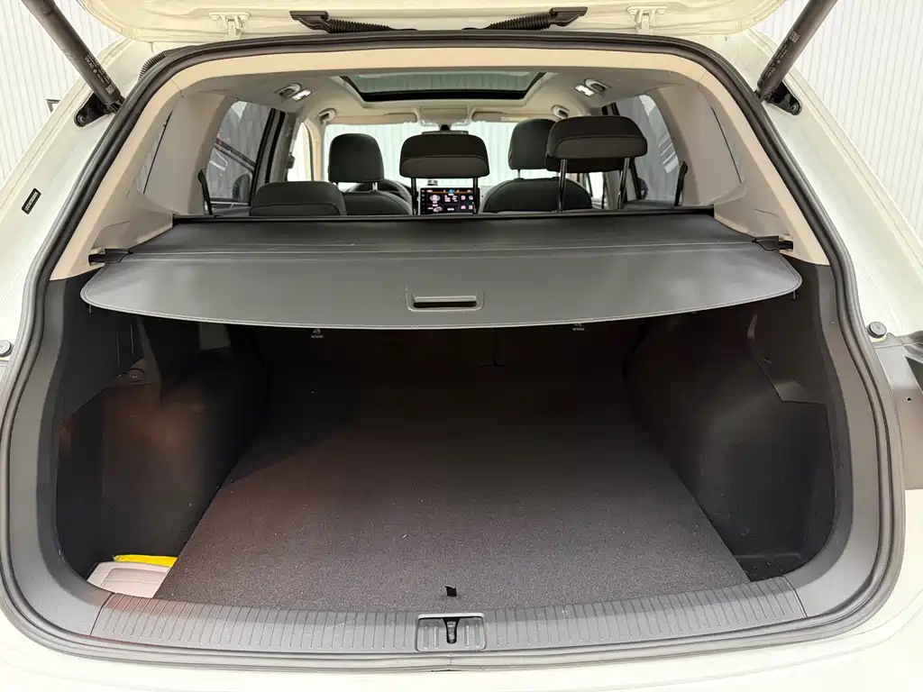 Tiguan L 2024 330TSI automatic two-wheel drive R-Line version купить на сайте DeffCars