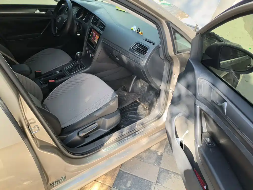 Golf 2016 1.6L Automatic Comfort Edition купить на сайте DeffCars