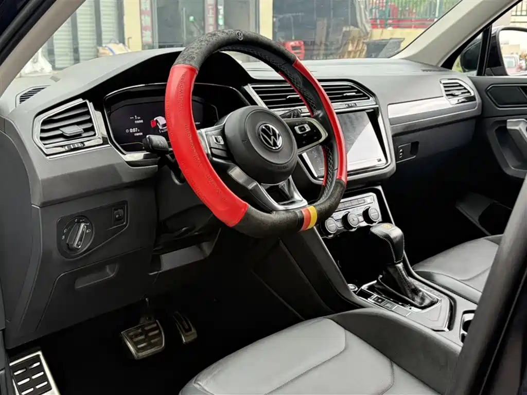Tiguan L 2021 330TSI automatic two-wheel drive R-Line version купить на сайте DeffCars