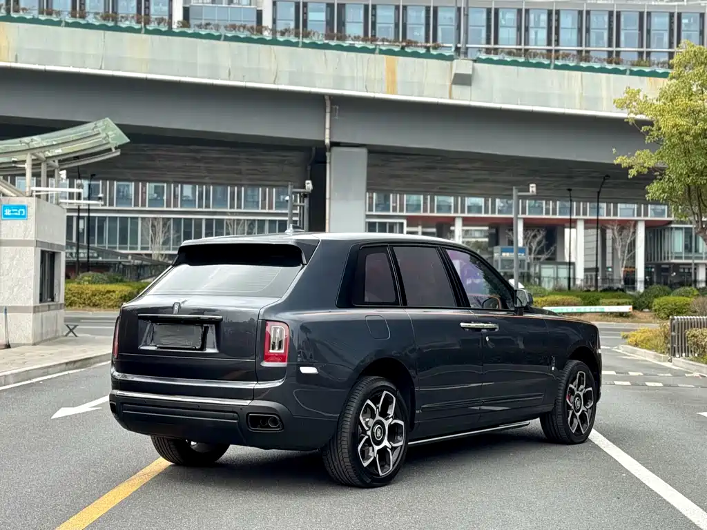 Cullinan 2018 four-seat version купить на сайте DeffCars