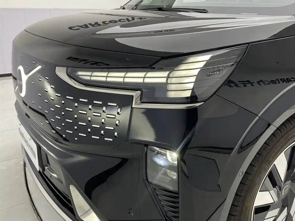 Volvo EM90 2025 Ultra six-seater купить на сайте DeffCars