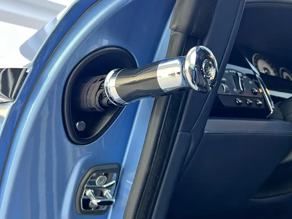 Phantom 2013 6.6T standard model купить на сайте DeffCars