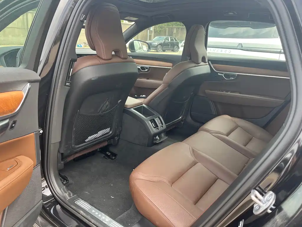 Volvo S90 2025 B5 Zhiyi Luxury Edition купить на сайте DeffCars
