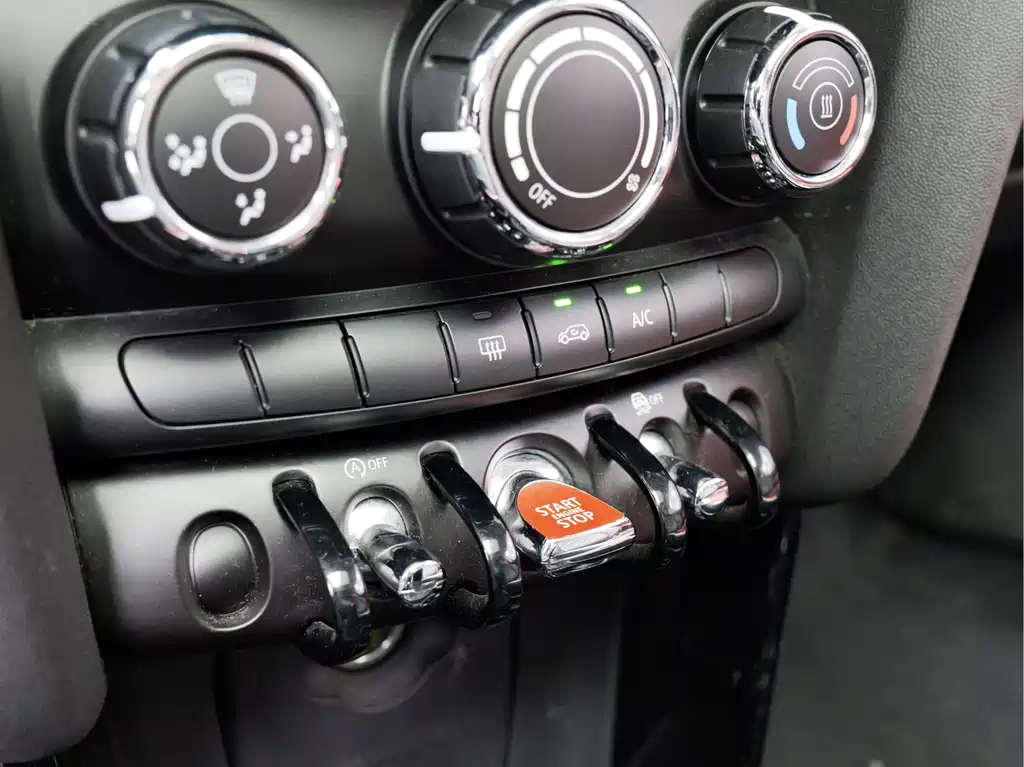 MINI 2018 1.5T ONE PLUS купить на сайте DeffCars