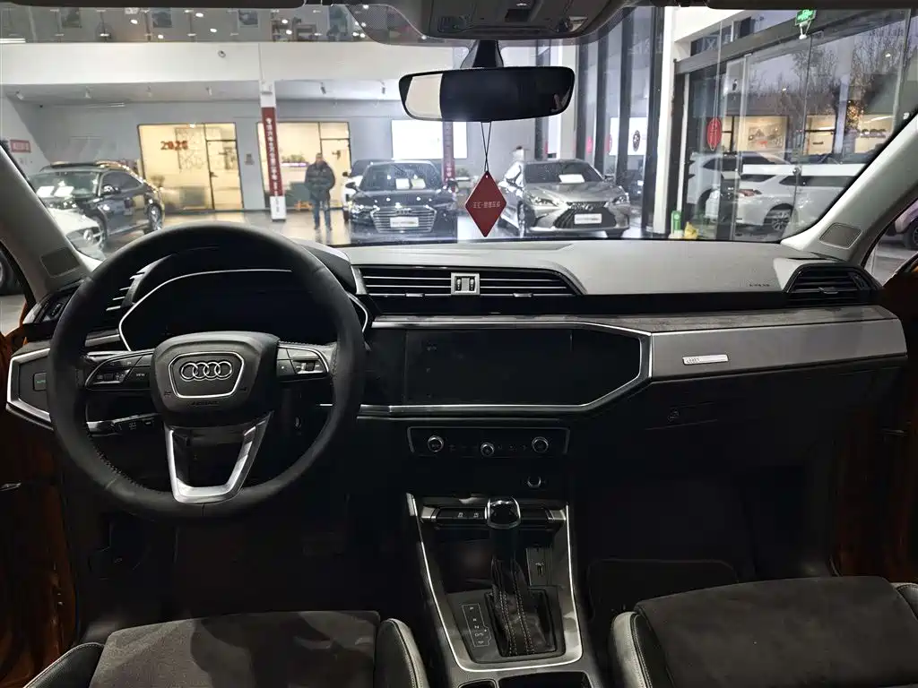 Audi Q3 2019 35 TFSI aggressive and dynamic купить на сайте DeffCars