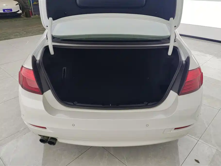 BMW 5 Series 2017 520Li Elegant купить на сайте DeffCars
