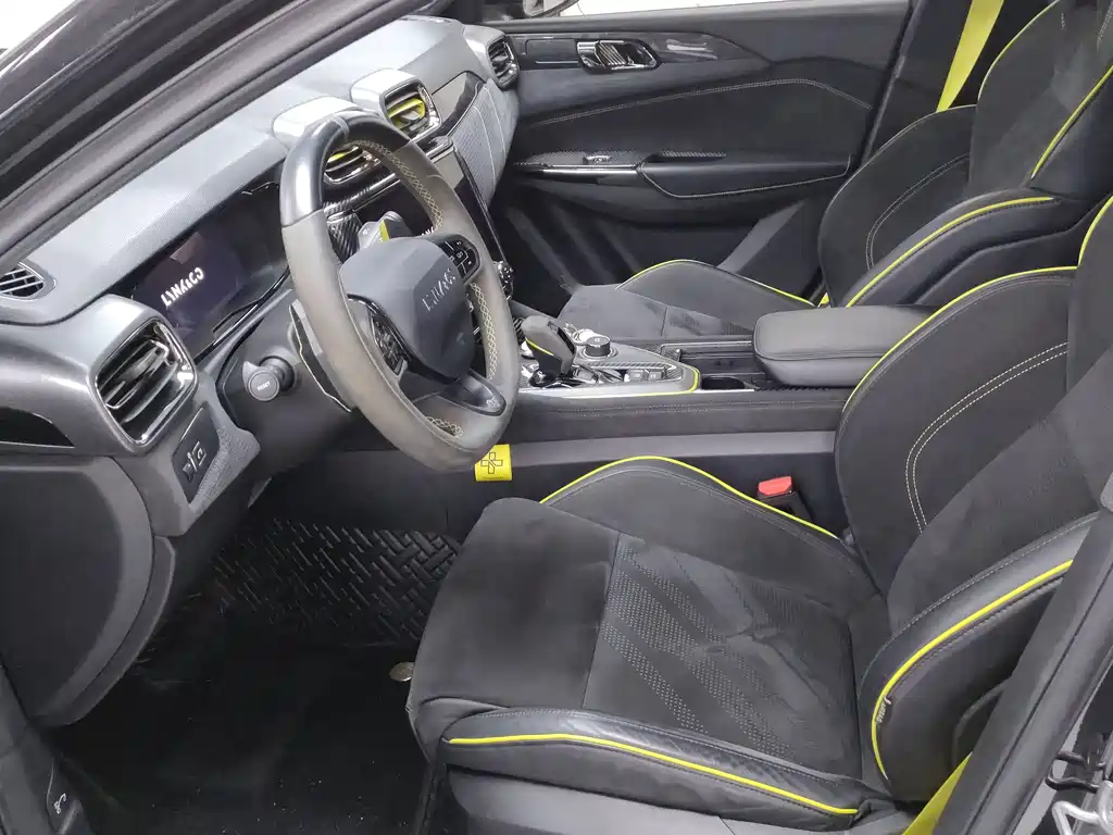 Lynk & Co 03 2019 03+ 2.0TD Automatic Wind Control Edition купить на сайте DeffCars