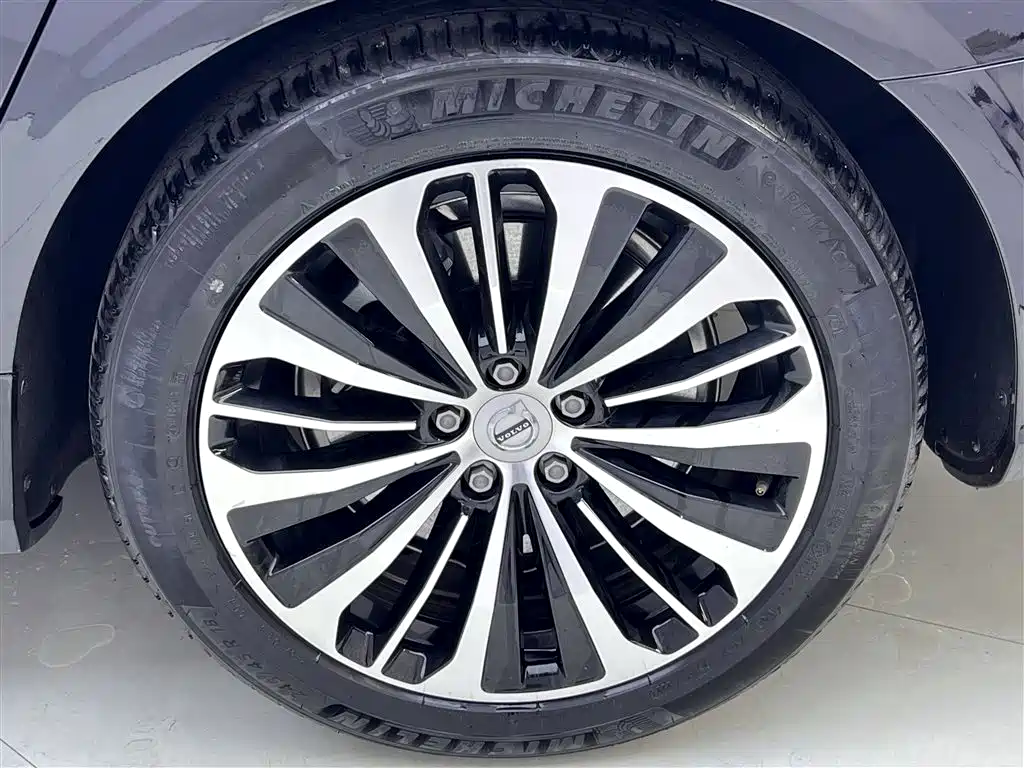 Volvo S90 2025 B5 Zhiyi Luxury Edition купить на сайте DeffCars