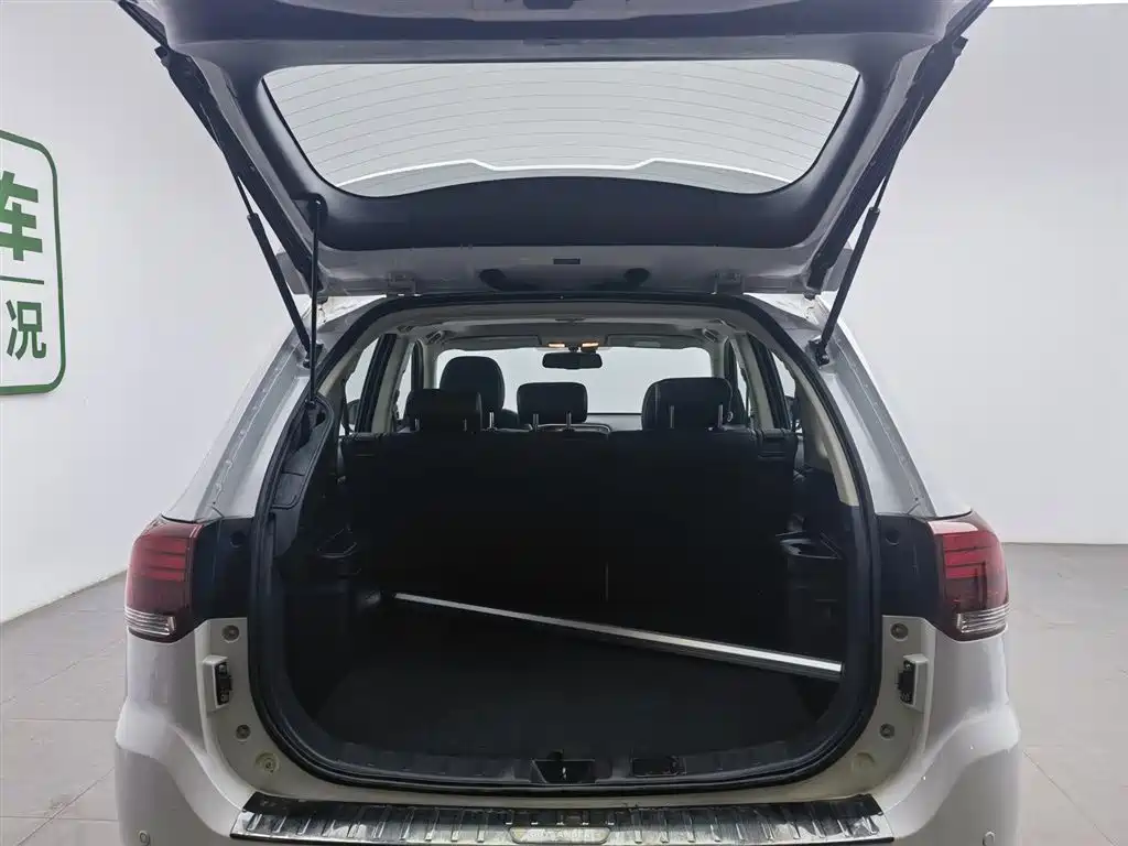 Outlander 2019 2.4L four-wheel drive exclusive version, 5 seats, National VI купить на сайте DeffCars