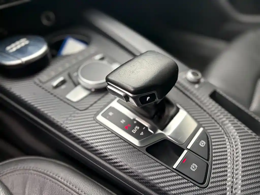 Audi A4L 2019 40 TFSI Fashion Type National V купить на сайте DeffCars