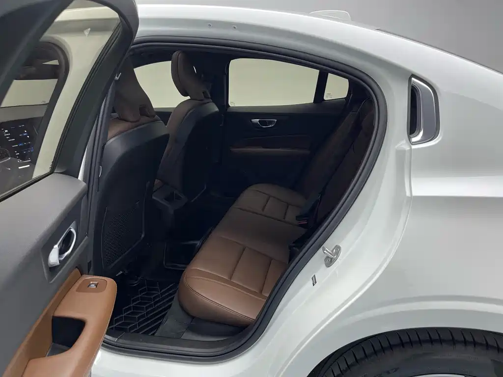 Volvo S60 2025 B4 Zhiyi Luxury Edition купить на сайте DeffCars