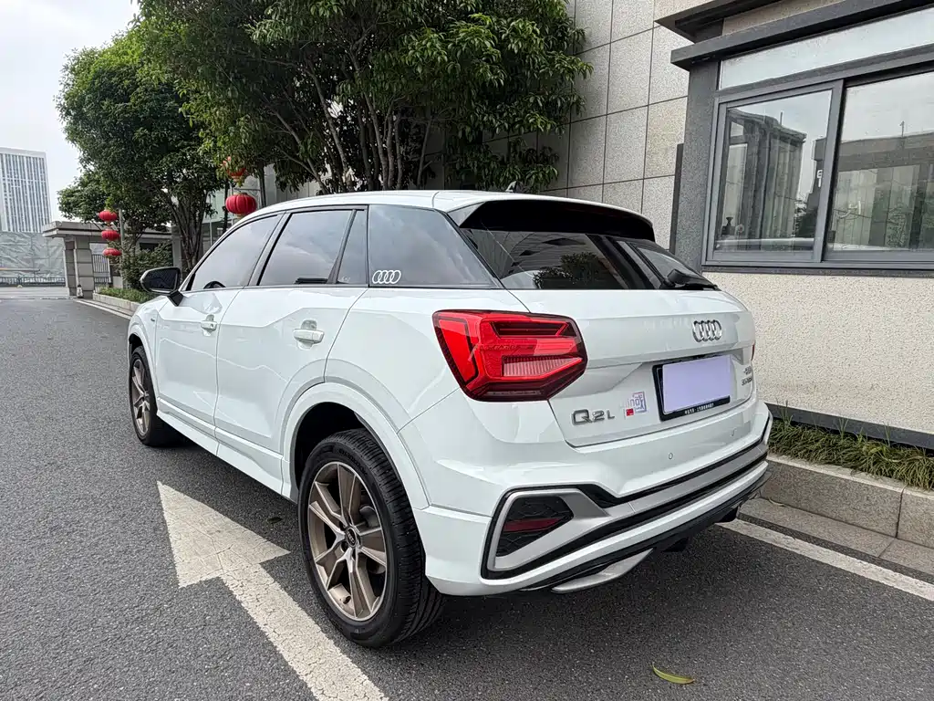 Audi Q2L 2024 35TFSI fashionable and dynamic купить на сайте DeffCars