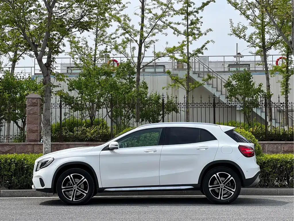 Mercedes-Benz GLA 2018 GLA 200 Fashion Model купить на сайте DeffCars