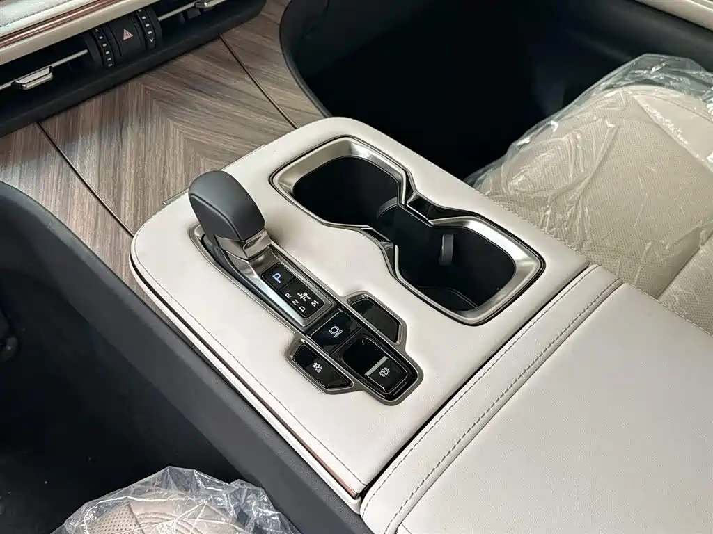 Lexus LM 2025 500h six-seater premium version купить на сайте DeffCars