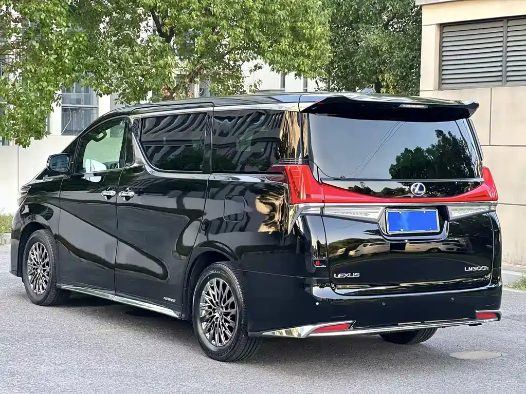 Lexus LM 2020 300h four-seat Royal Edition купить на сайте DeffCars