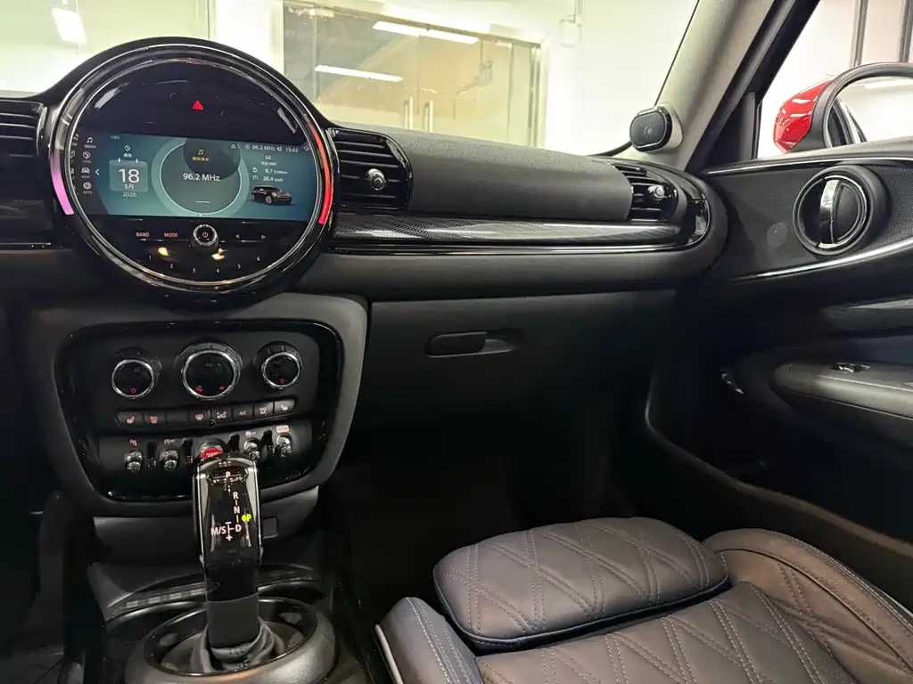 MINI CLUBMAN 2023 1.5T COOPER Connoisseur купить на сайте DeffCars