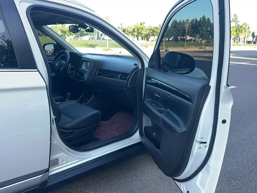 Outlander imported 2016 2.4L four-wheel drive elite version 7 seats купить на сайте DeffCars