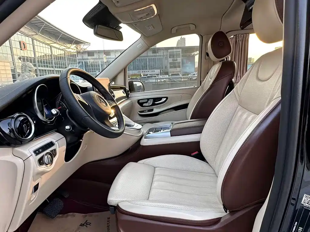 Mercedes-Benz V-Class 2022 V 260 L Long Wheelbase Premium Edition купить на сайте DeffCars