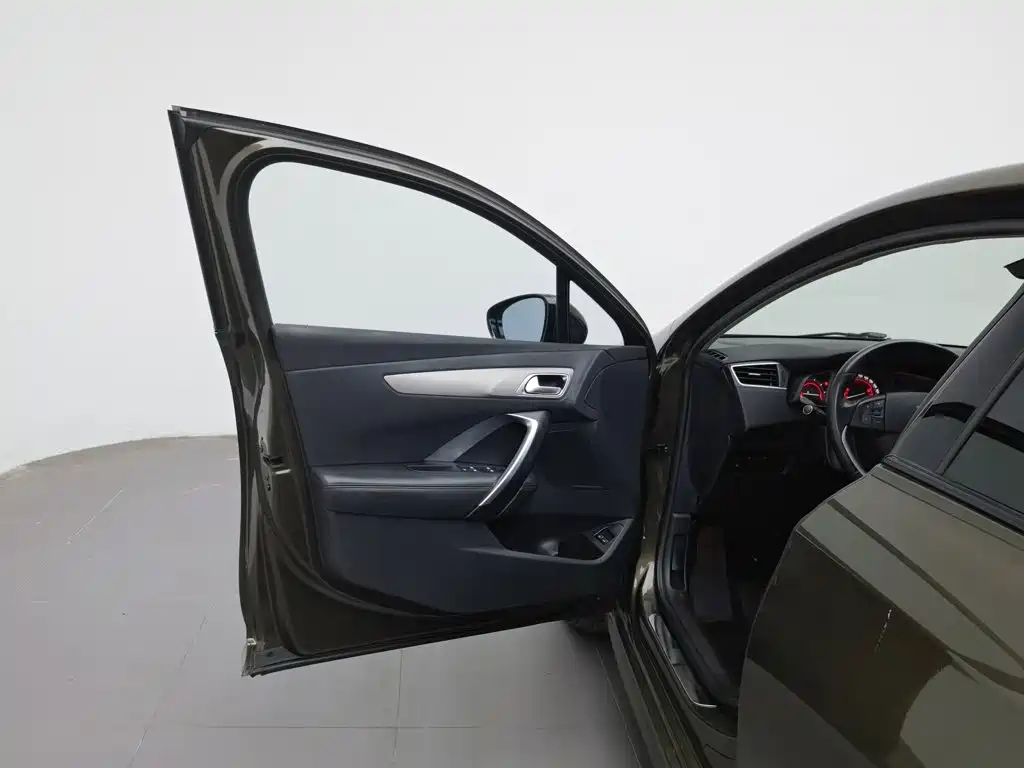 DS 5LS 2014 1.6T Deluxe Edition THP160 купить на сайте DeffCars