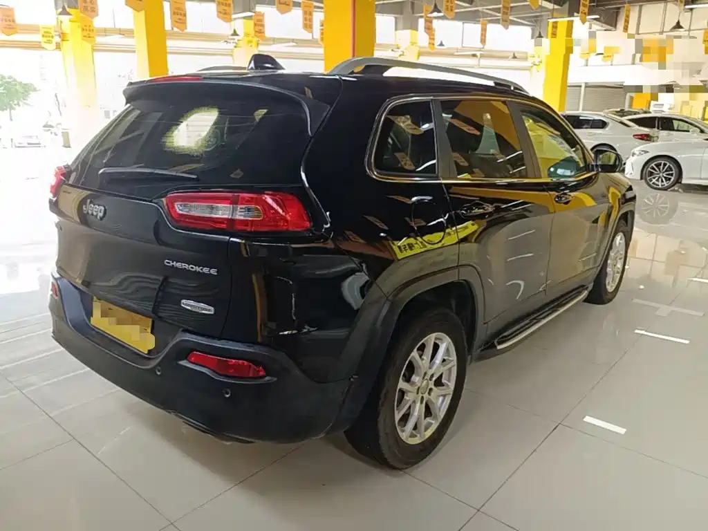 Liberty Light 2016 2.4L Leading Edition купить на сайте DeffCars