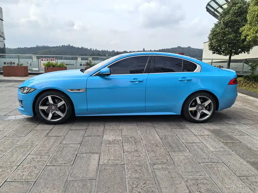 Jaguar XE 2015款 2.0T 200PS R-Sport купить на сайте DeffCars