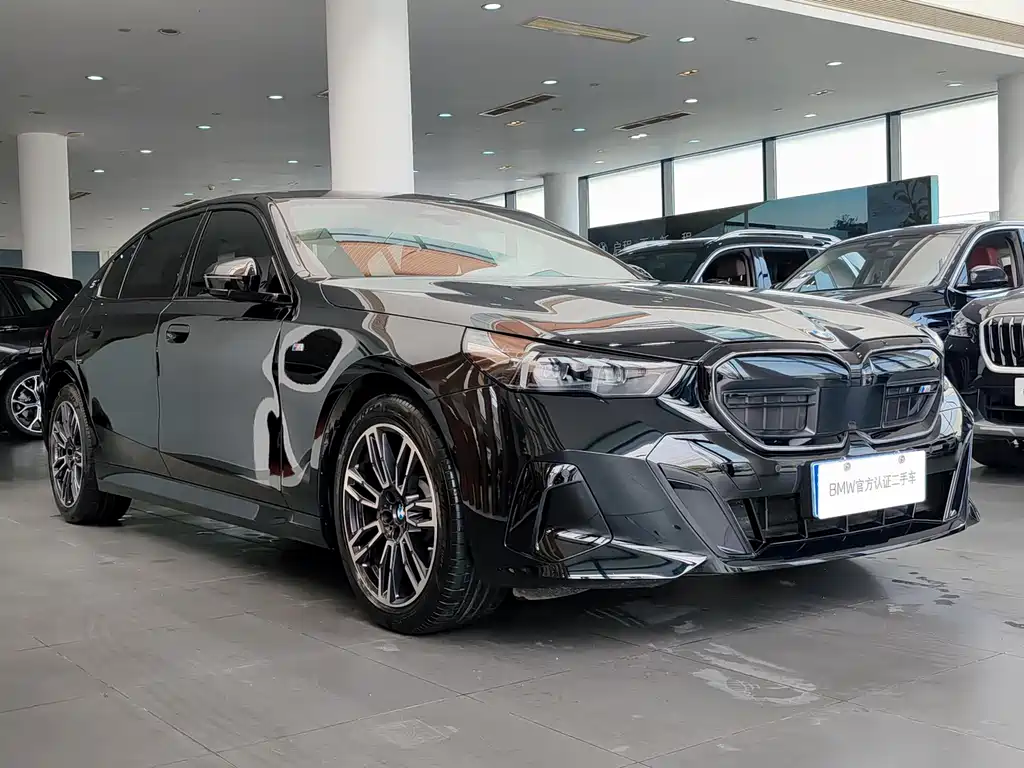 BMW 5 Series 2025 530Li Leading M Sports Package купить на сайте DeffCars
