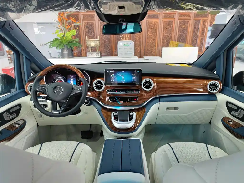 Mercedes-Benz V-Class 2021 V 260 L Long Wheelbase Luxury Edition купить на сайте DeffCars