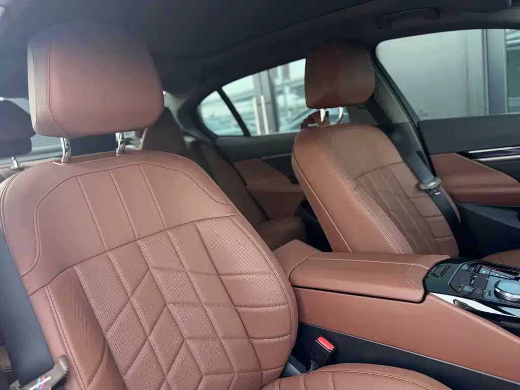 BMW 5 Series 2024 530Li Leading M Sports Package купить на сайте DeffCars