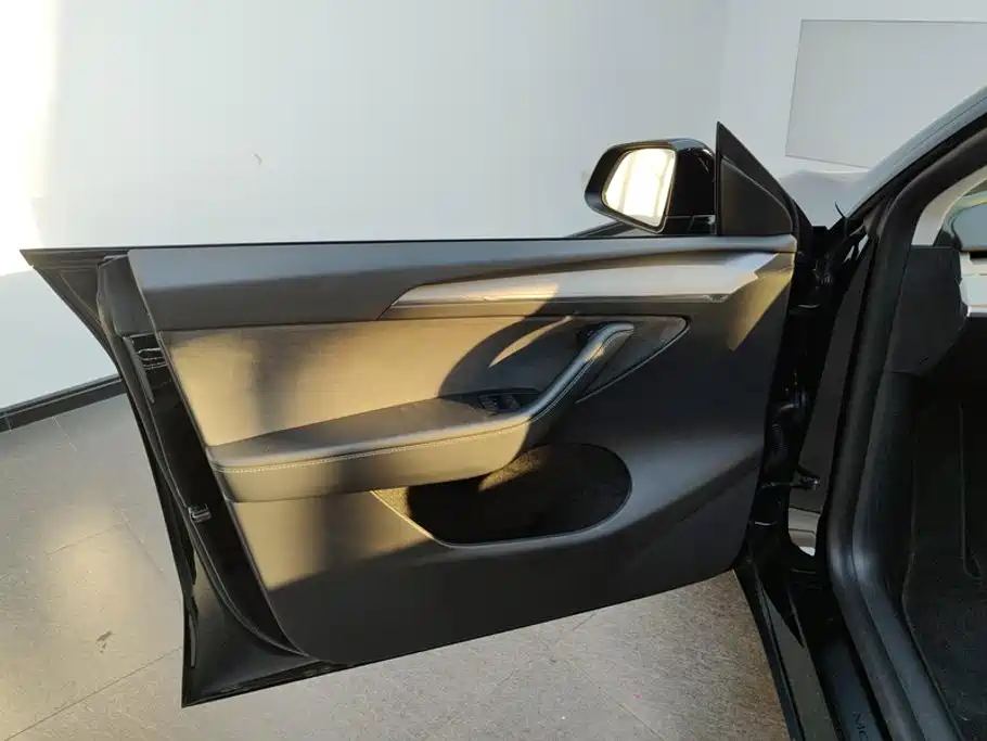 Model Y 2023 long-range all-wheel drive version купить на сайте DeffCars