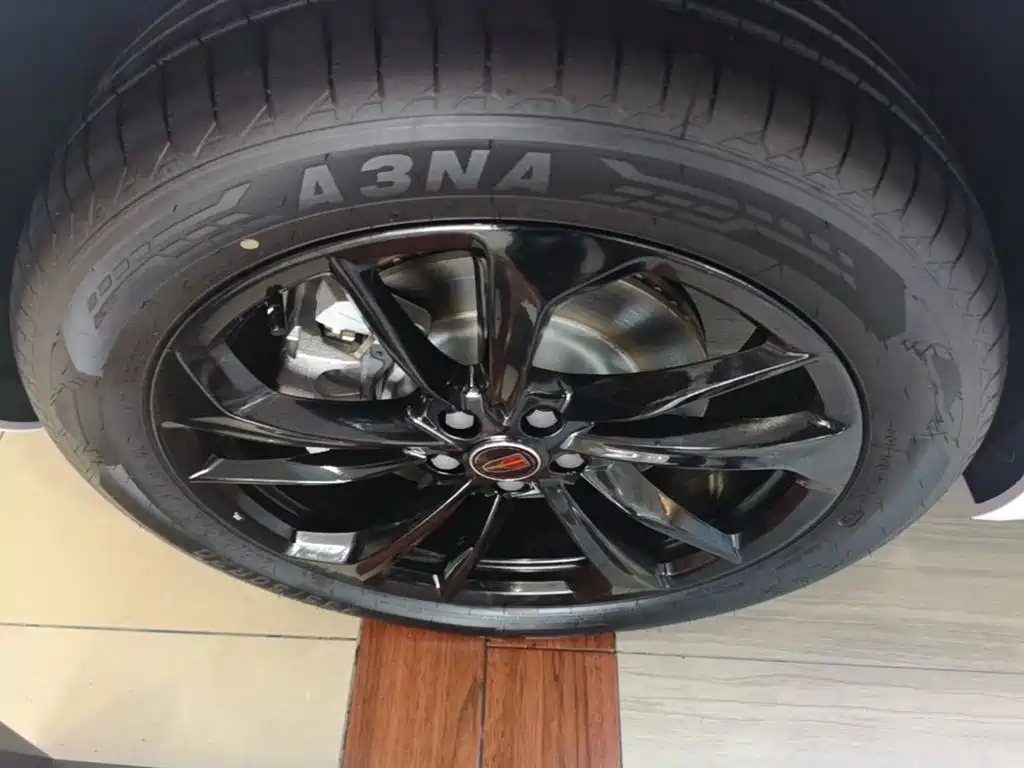 Hongqi HS3 PHEV 2025 117km Jinwei Edition купить на сайте DeffCars