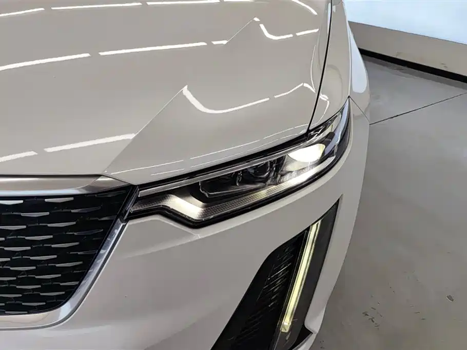 Cadillac XT6 2022 2.0T six-seat two-wheel drive luxury model купить на сайте DeffCars