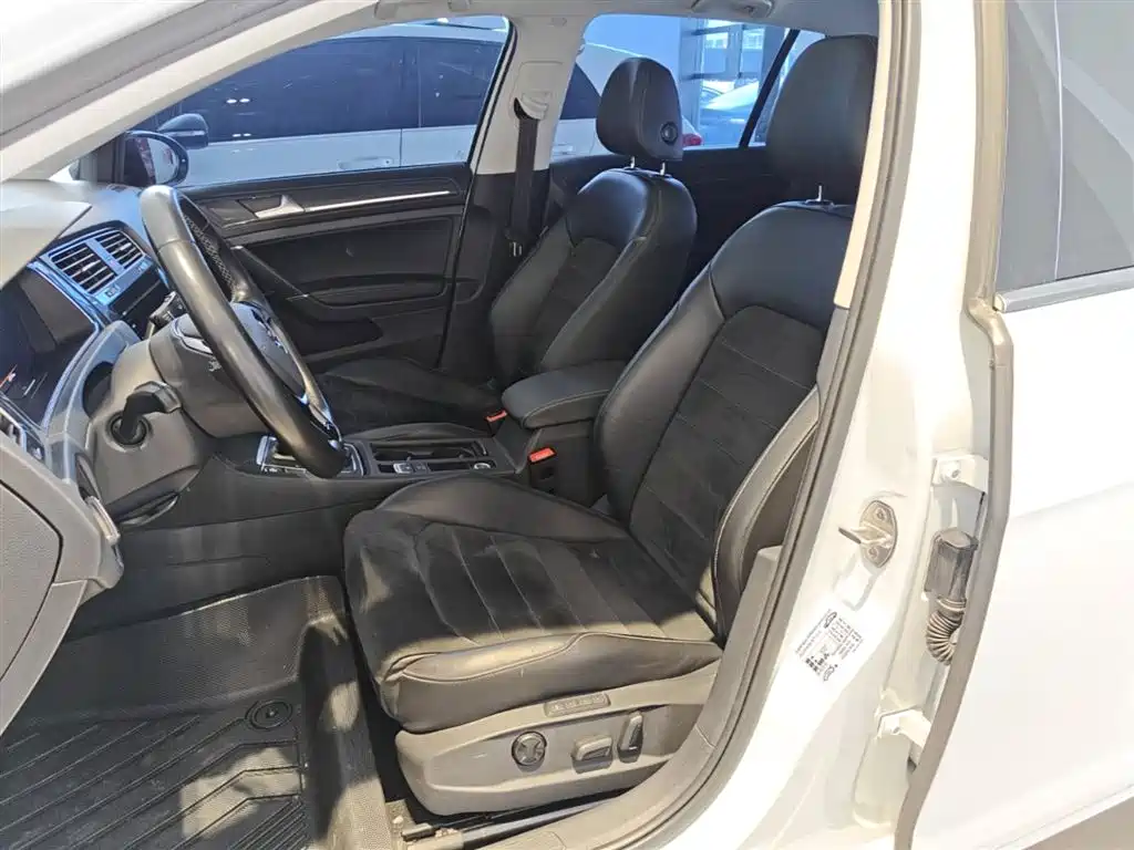Golf 2020 Beloved Edition 280TSI DSG Deluxe купить на сайте DeffCars