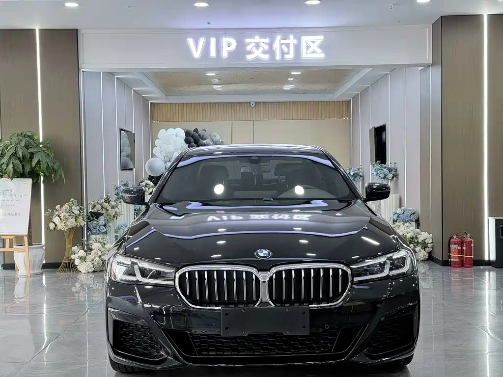 BMW 5 Series 2022 530Li Leading M Sports Package купить на сайте DeffCars