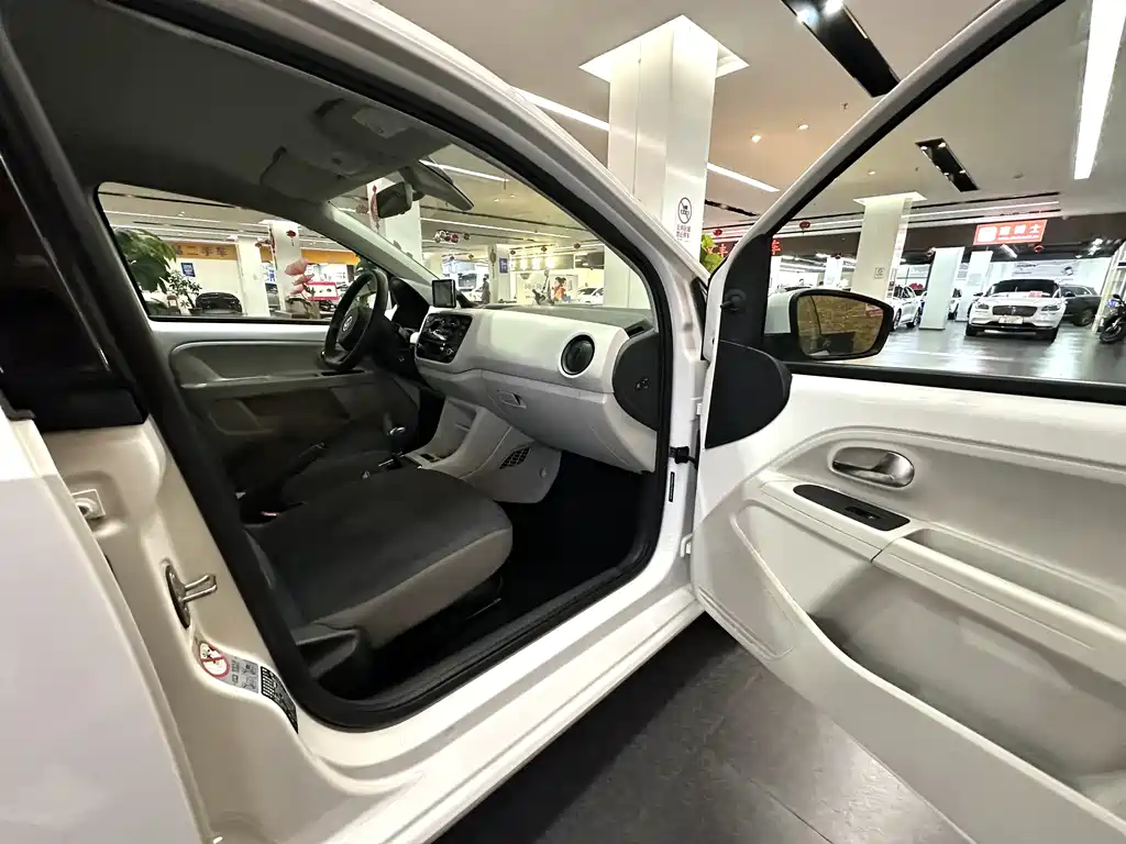 Volkswagen up! 2015 1.0L move up! купить на сайте DeffCars