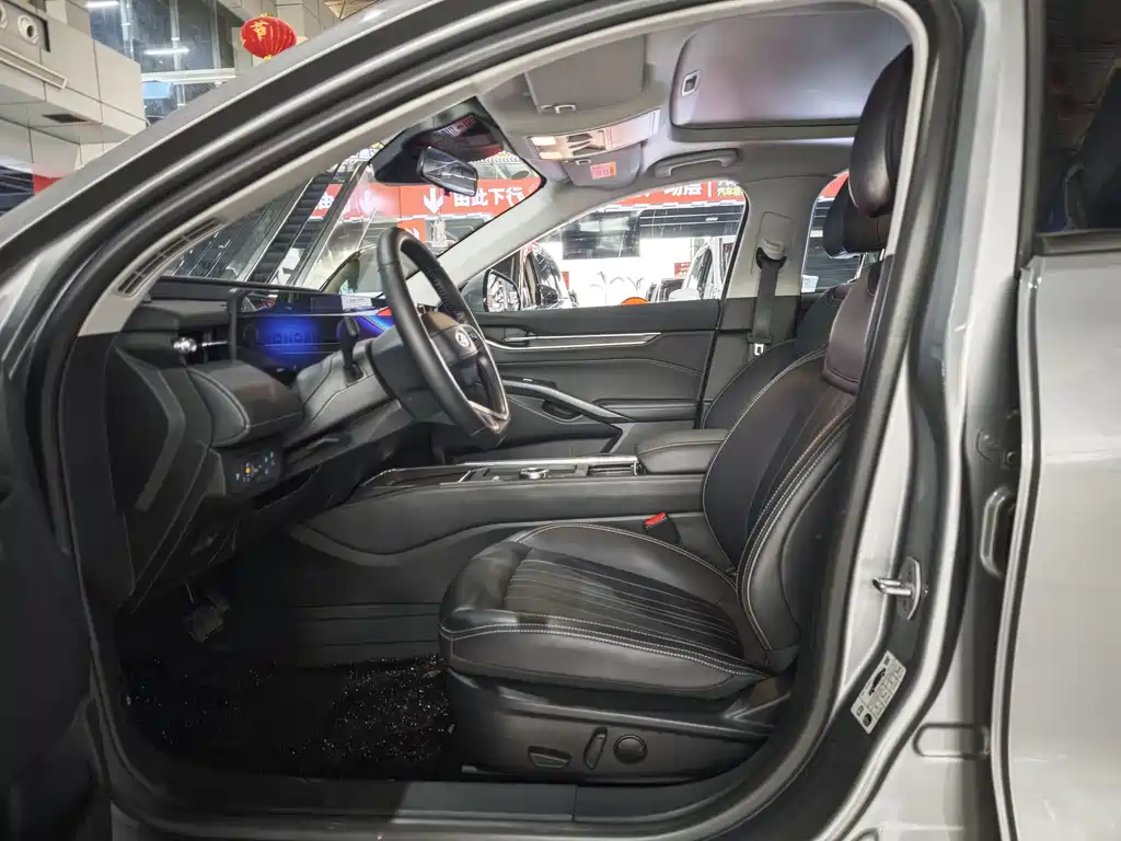 Mondeo 2025 2.0T EcoBoost Luxury купить на сайте DeffCars