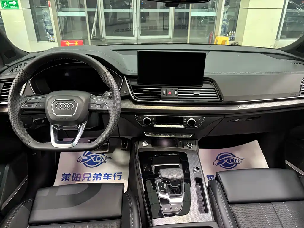Audi Q5L 2025 45th Anniversary Collector's Edition 45 TFSI Luxurious and Dynamic купить на сайте DeffCars