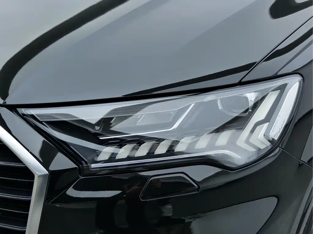 Audi Q7 2022 55 TFSI quattro S line sports купить на сайте DeffCars