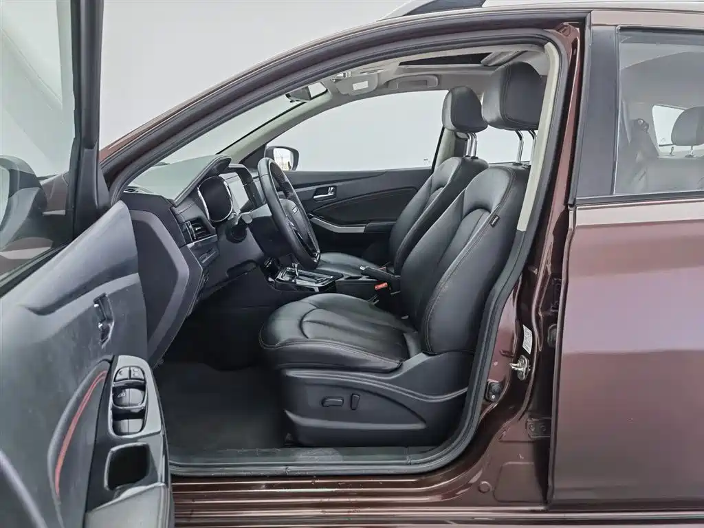 Venucia T70 2018 2.0L CVT Ruixiang Edition купить на сайте DeffCars