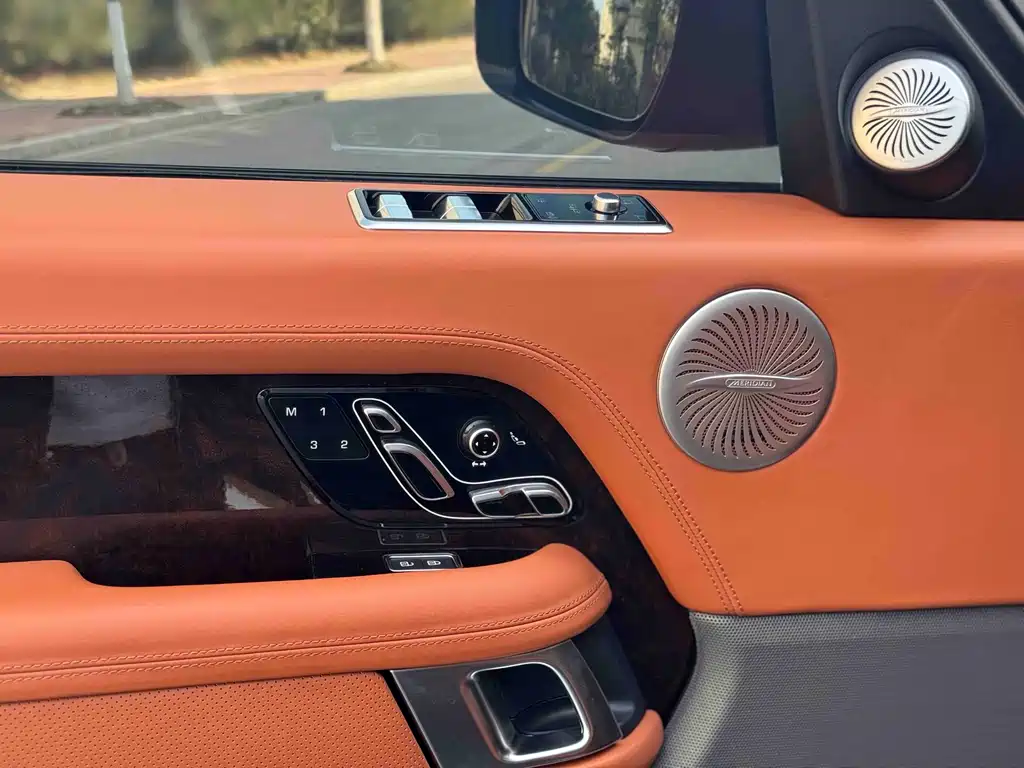 Range Rover 2022 3.0 L6 400PS Legendary Extended Classic Edition купить на сайте DeffCars