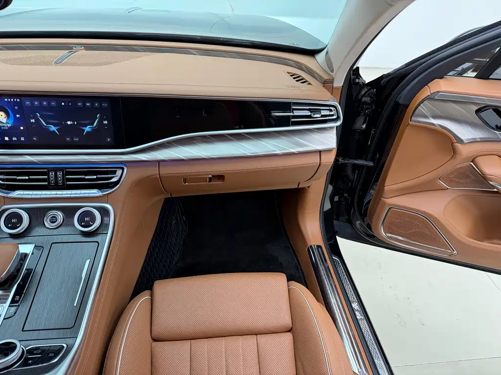 Hongqi H9 2023 2.0T Zhilian Flagship Edition купить на сайте DeffCars
