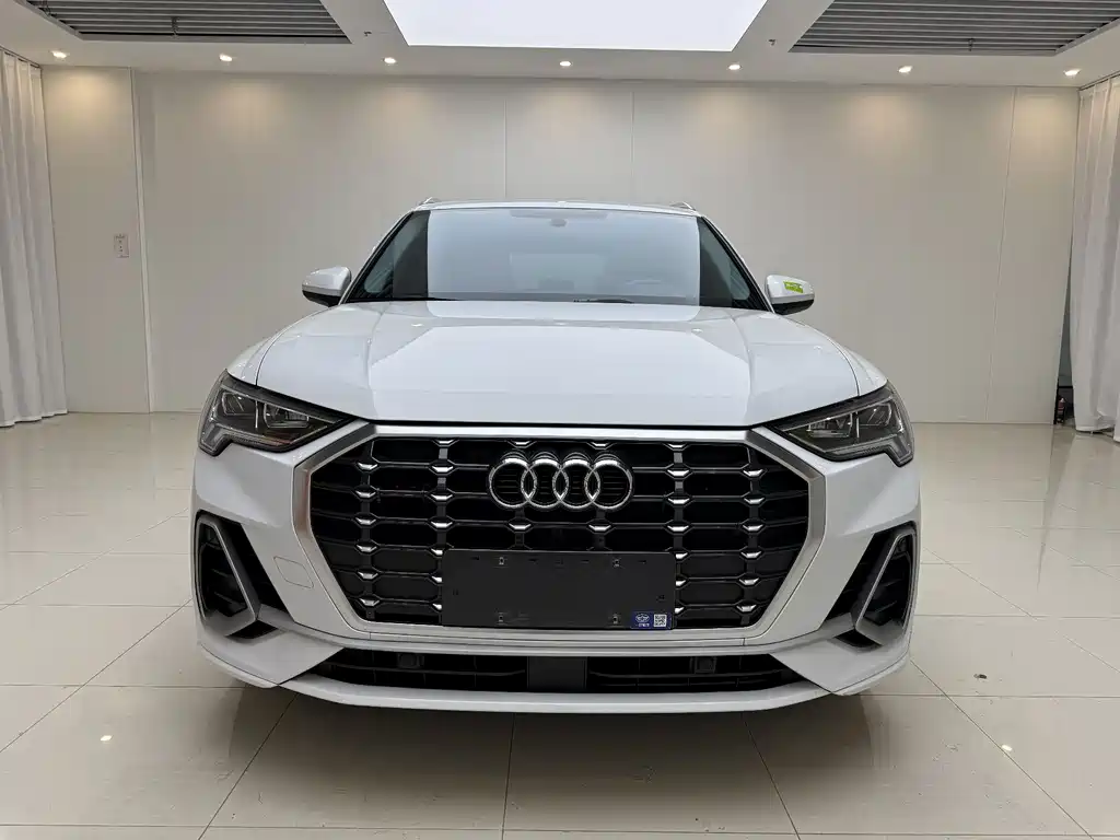 Audi Q3 2022 35 TFSI Fashionable and Dynamic купить на сайте DeffCars