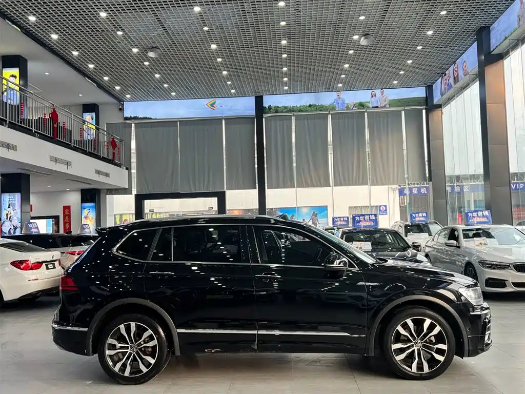 Tiguan L 2021 330TSI automatic two-wheel drive R-Line version купить на сайте DeffCars