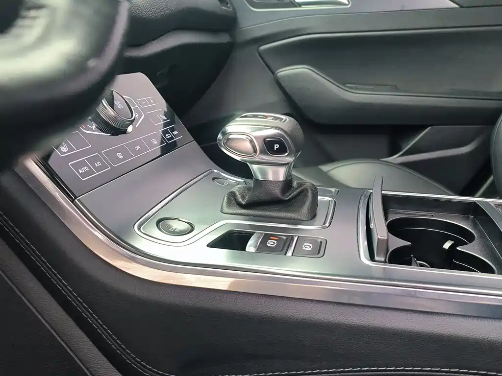 Hongqi H5 2020 1.8T automatic smart connected flag version купить на сайте DeffCars