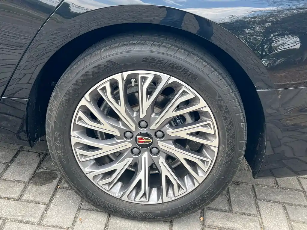 Hongqi H5 2023 2.0T Automatic Zhilianqichang Edition купить на сайте DeffCars